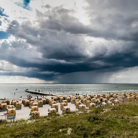 Hausboot Isa-bella Πλωτό κατάλυμα Burg auf Fehmarn