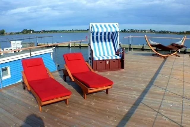 Hausboot Isa-bella Πλωτό κατάλυμα