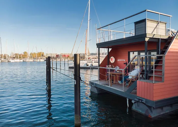 Hausboot Isa-bella * Burg (Dithmarschen)